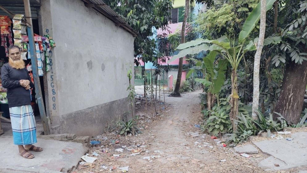 কোটালীপাড়ায় রাস্তা নির্মাণে বাঁধা, প্রশাসনের হস্তক্ষেপ কামনা