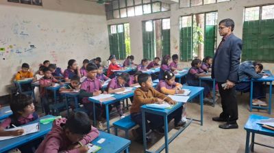 ৪৫০ শিক্ষার্থীর পরীক্ষা একাই নিচ্ছেন প্রধান শিক্ষক