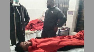 সার বিতরণে বিশৃঙ্খলা: কৃষি কর্মকর্তাকে পেটাল জনতা