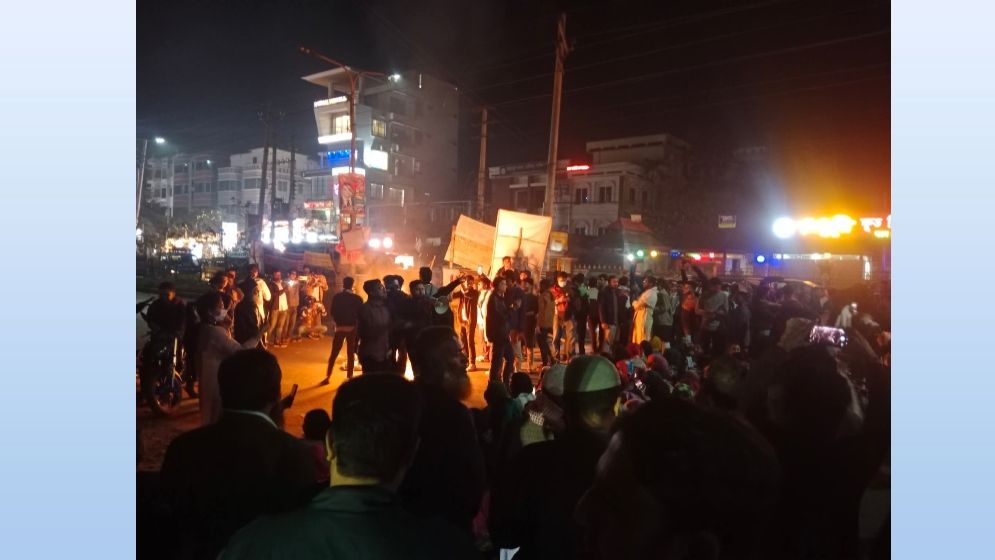 কলেজ মাঠে মাদক সেবনের প্রতিবাদ করায় শিক্ষার্থীর ওপর হামলা