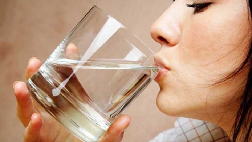 ধীরে ধীরে পানি পান করার উপকারিতা জানুন