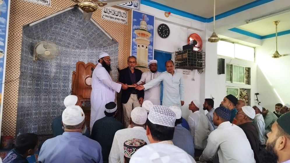 অগ্নিকাণ্ডে ক্ষতিগ্রস্ত কড়াইল বস্তির মসজিদে তারেক রহমানের আর্থিক অনুদান