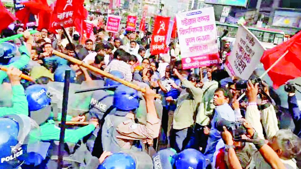 যমুনা অভিমুখে মিছিলে লাঠিচার্জে আহত ১২