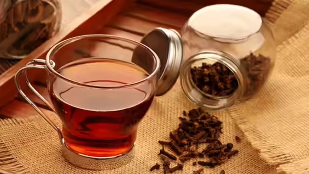 শীতে চুল পড়া ও খুশকি বন্ধ করুন খুব সহজেই