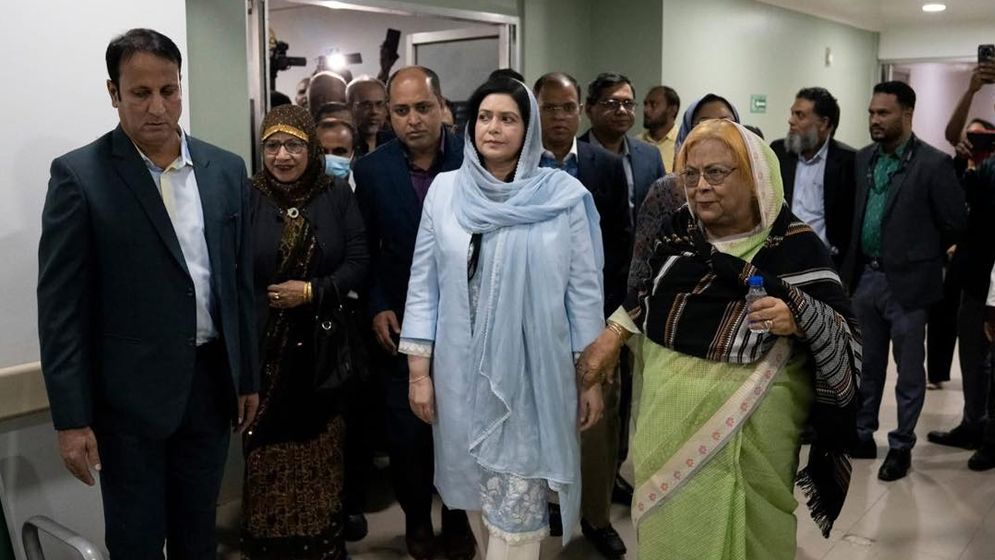 শাশুড়ি খালেদা জিয়াকে দেখতে ফের হাসপাতালে জোবাইদা রহমান