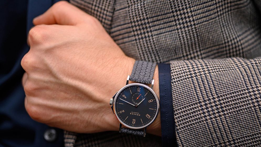 অধিকাংশ মানুষ কেন বাঁহাতে ঘড়ি পরেন?