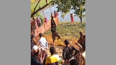 ‘চোর সন্দেহে’ দৃষ্টিপ্রতিবন্ধী যুবককে গাছে ঝুলিয়ে নির্যাতন, ভিডিও ভাইরাল