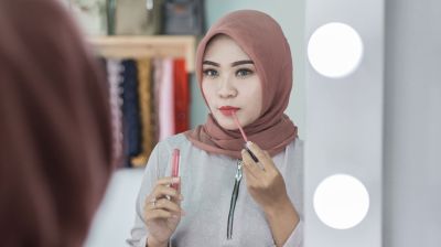 ঠোঁটে লিপস্টিক থাকা অবস্থায় ওজু শুদ্ধ হবে?