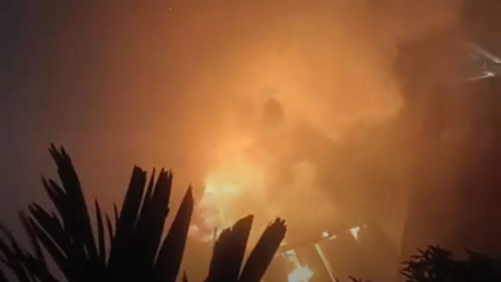 নিমিষে ৩০ দোকান পুড়ে ছাই