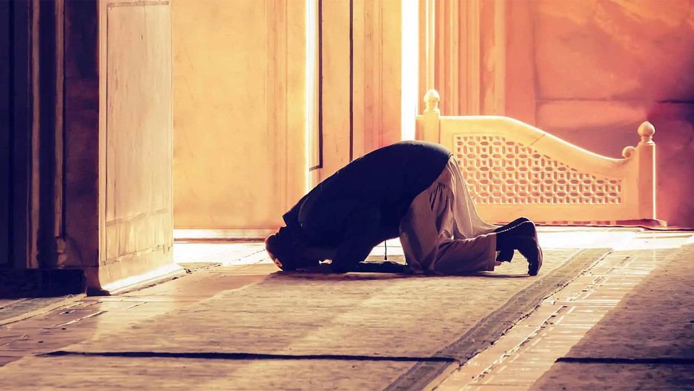 তীরবিদ্ধ হয়েও নামাজ ছাড়েননি যে সাহাবি