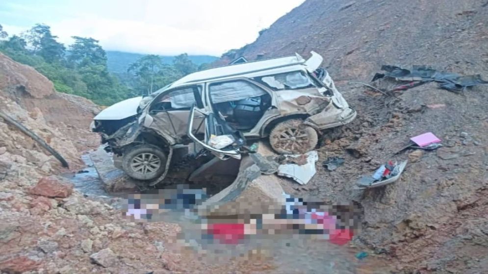 মালয়েশিয়ার সড়কে ঝরল প্রেমিক যুগলের প্রাণ