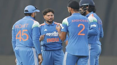 সিরিজ জয়ে ভারতের টার্গেট ২৭১ রান