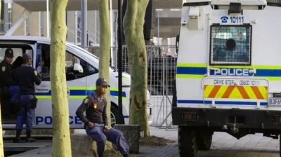 দক্ষিণ আফ্রিকার হোস্টেলে বন্দুকধারীদের হামলায় নিহত ১১