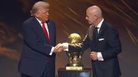 ফিফা শান্তি পুরস্কার জিতে ছুঁয়েও দেখলেন না ট্রাম্প