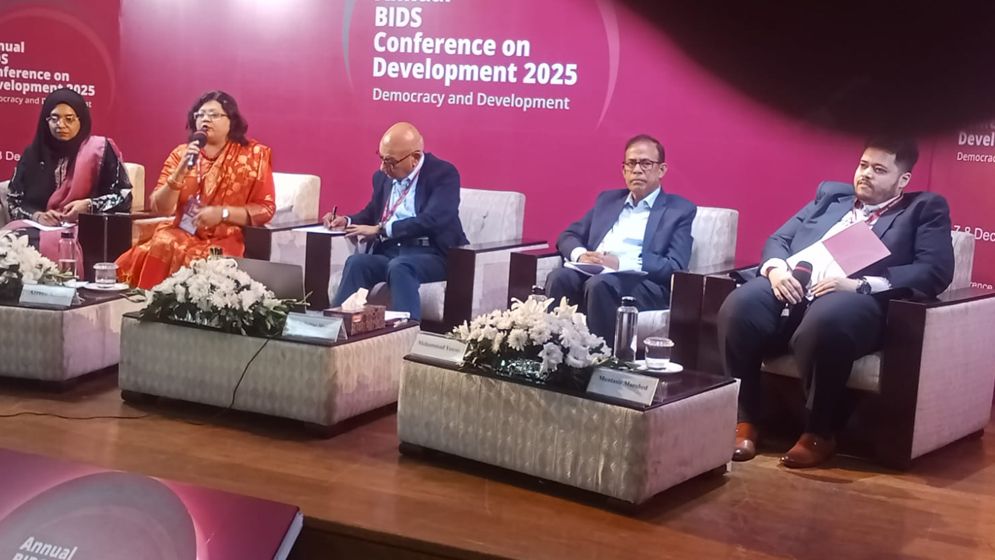 দেশের ৭০ শতাংশ মানুষ এখনো ধোঁয়াযুক্ত জ্বালানি ব্যবহার করে: বিআইডিএস