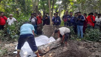 ছেলের বিরুদ্ধে হত্যার অভিযোগ, আড়াই মাস পর পিতার লাশ উত্তোলন