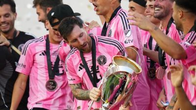 মেসির হাতেই উঠল মেজর লিগ সকারের শিরোপা