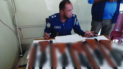 কবর থেকে এক বস্তা অস্ত্র উদ্ধার