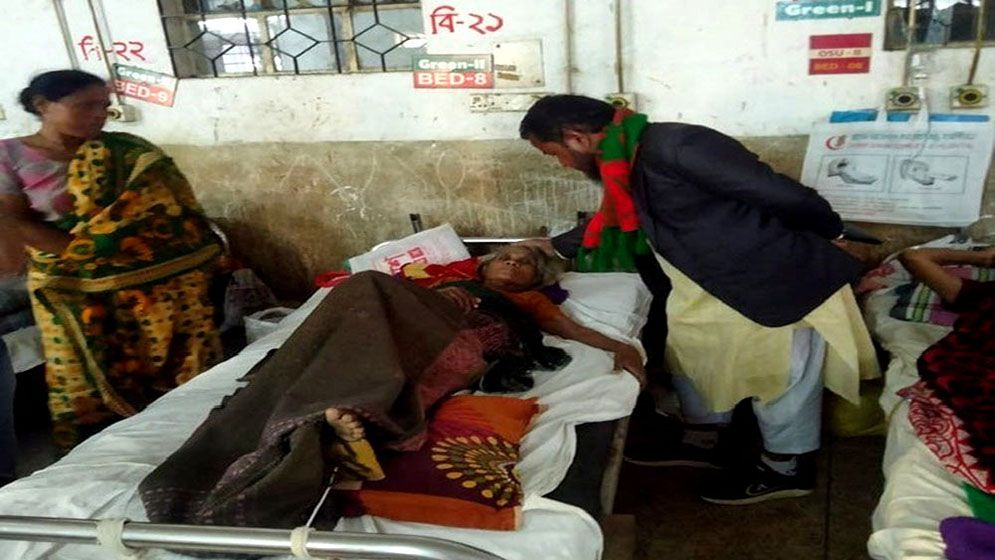 অসহায় রোজেলা হাজংয়ের চিকিৎসার দায়িত্ব নিলেন কায়সার কামাল