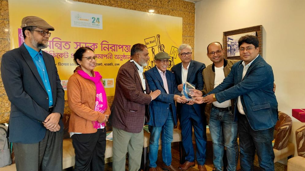 ‘বেস্ট ফেলো’র স্বীকৃতি পেলেন যুগান্তরের ইমন রহমান