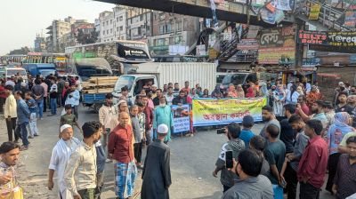 ঢাকা-চট্টগ্রাম মহাসড়ক অবরোধ: যানজটে যাত্রীদের ভোগান্তি