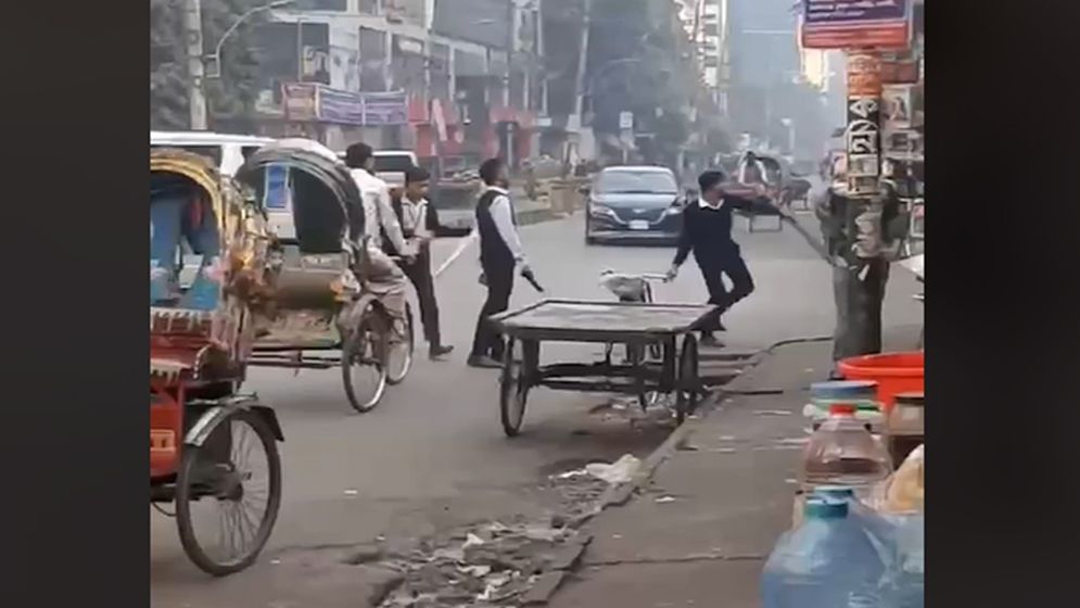 ‘শান্তি চুক্তি’ ভেঙে ফের ঢাকা ও আইডিয়াল কলেজের শিক্ষার্থীদের মধ্যে সংঘর্ষ