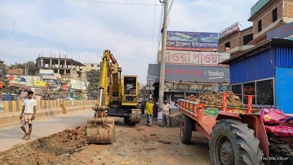 হাসনাত আবদুল্লাহর ব্লকেড কর্মসূচি ঘোষিত সেই সড়কের সংস্কার হচ্ছে