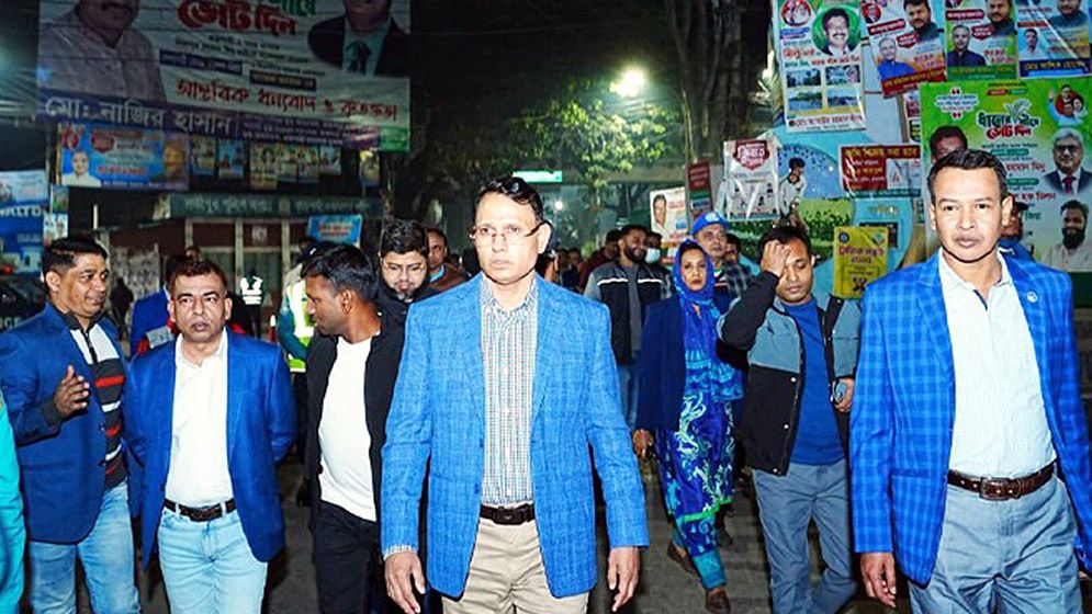 নাইট পেট্রোলিংয়ে রাজশাহীর পুলিশ কমিশনার