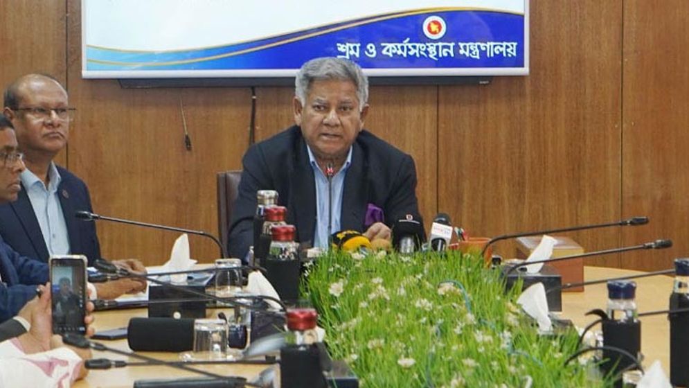 চট্টগ্রাম বন্দরে প্রতিদিন আড়াই কোটি টাকা চাঁদাবাজি
