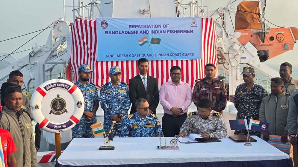 নিজ দেশে ফিরলেন ভারত-বাংলাদেশের ৮৫ জেলে