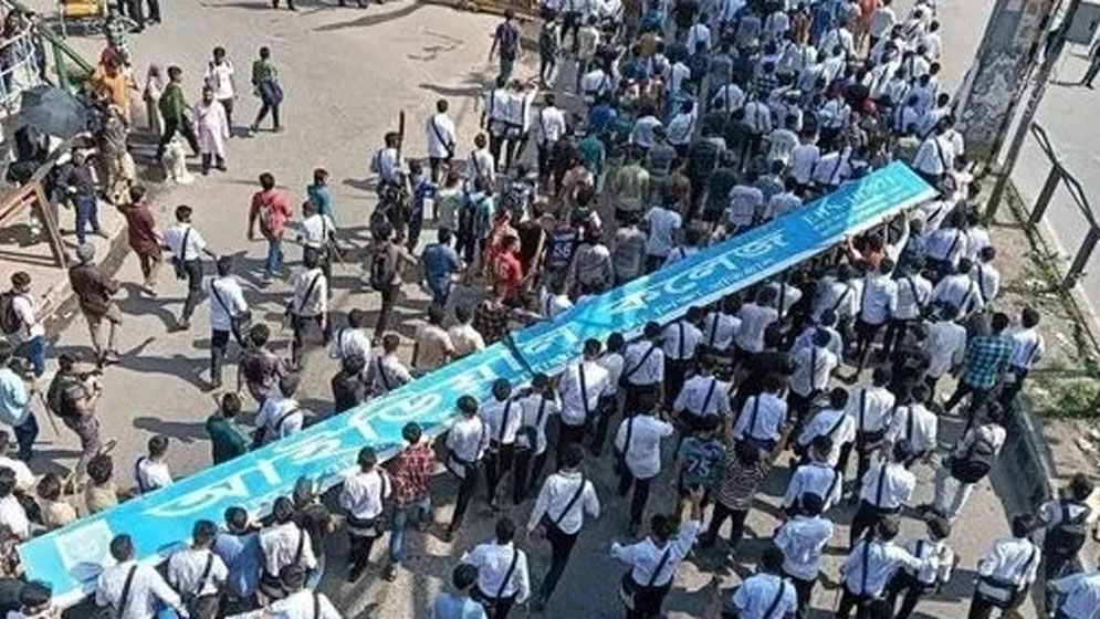 শান্তি চুক্তি ভেঙে আবারও সংঘর্ষে ঢাকা কলেজ ও আইডিয়ালের শিক্ষার্থীরা