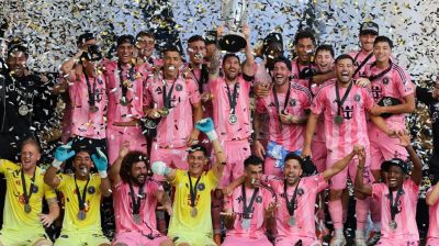 ইতিহাস গড়ে কত টাকা পেল মেসিরা