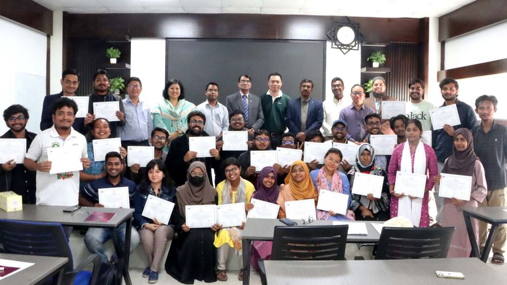 রাবিপ্রবিতে ‘Forest Monitoring Using Drone Technology’ প্রশিক্ষণ সনদ বিতরণ