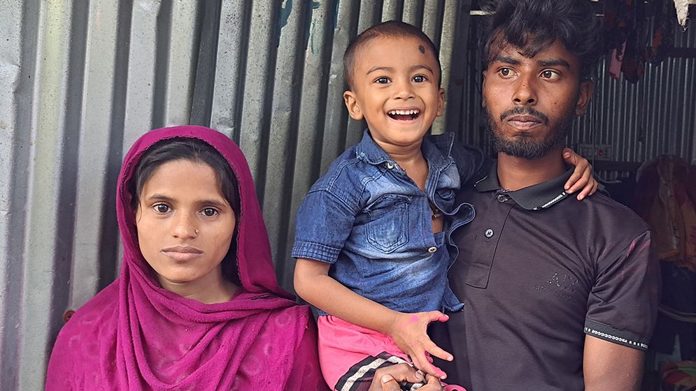 একমাত্র সন্তানকে বাঁচাতে নওমুসলিম মায়ের আকুতি