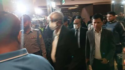 ৬ ঘণ্টা অবরুদ্ধ থেকে সচিবালয় ছাড়লেন অর্থ উপদেষ্টা