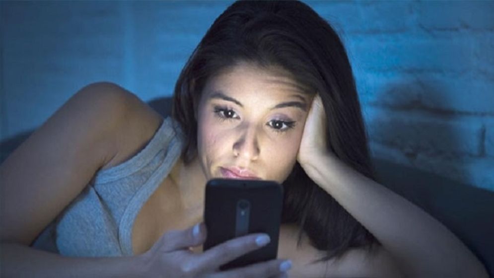 রাত জাগার অভ্যাস অজান্তেই আপনার যে ক্ষতি করছে