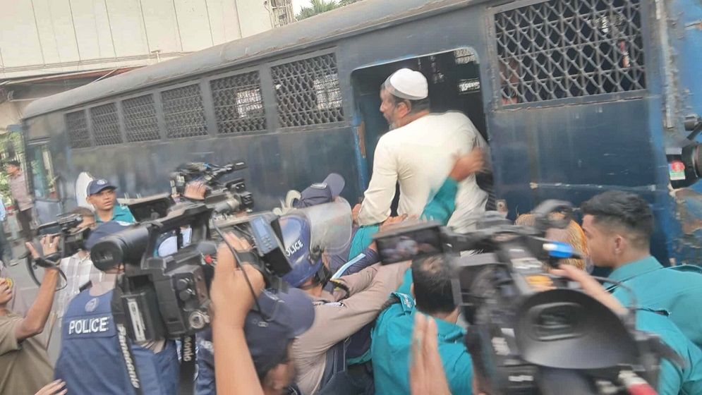 সচিবালয় থেকে পুলিশ হেফাজতে নেওয়া হলো ৪ জনকে