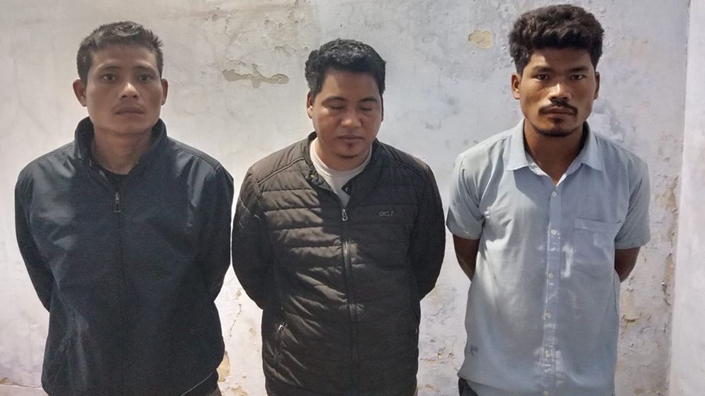 যৌথবাহিনীর জালে ৩ ভারতীয়