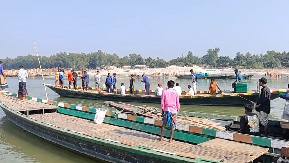 নৌকা থেকে যমুনায় পড়ে যুবক নিখোঁজ