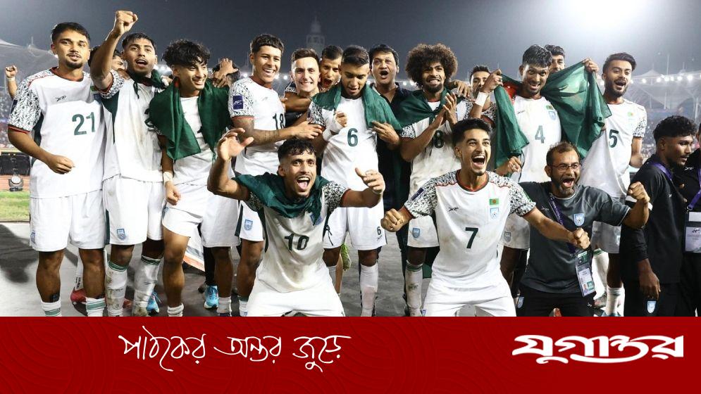 ভারতকে হারানোর পুরস্কার হাতে পেলেন হামজারা