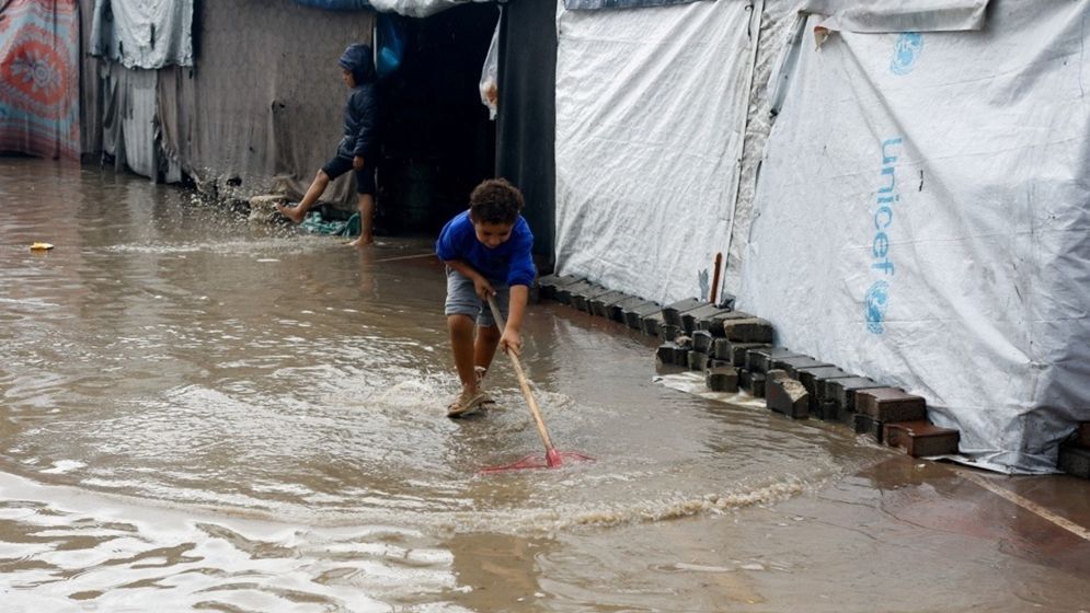 ঝড়ের তাণ্ডবের মধ্যেই গাজায় চলছে ইসরাইলি বর্বরতা