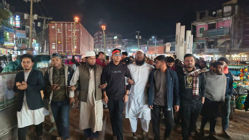 ওসমান হাদি গুলিবিদ্ধ, হাসনাতের এলাকায় মশাল মিছিল