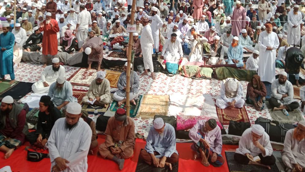ঢাকা বিভাগীয় ইজতেমায় জুমার নামাজে লাখো মুসল্লির ঢল