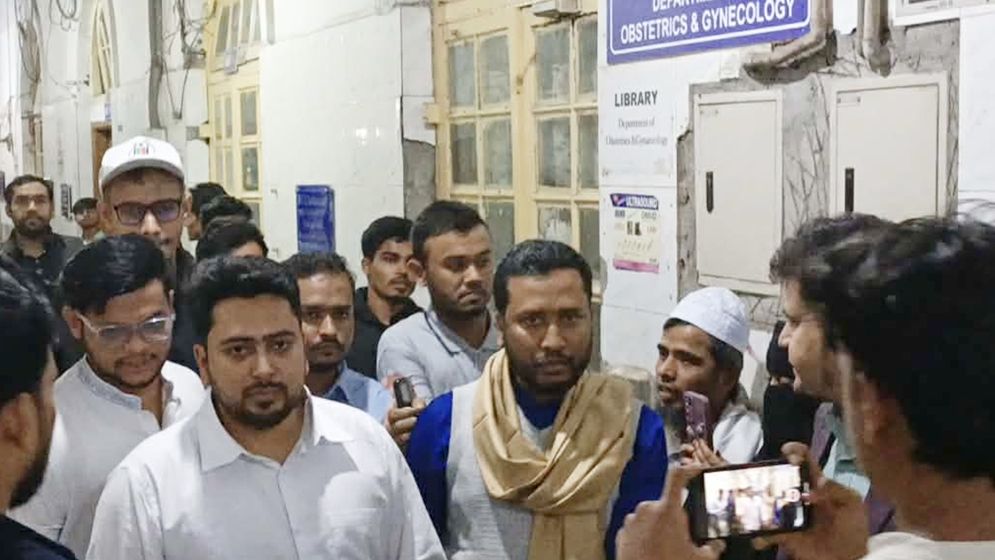 হাদিকে দেখতে ঢামেকে নাহিদ