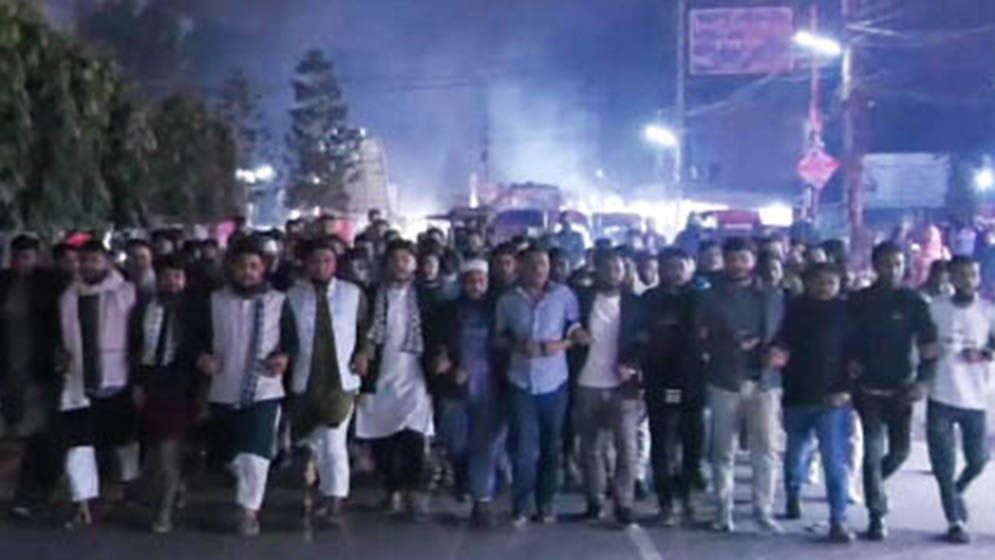 হাদির ওপর হামলার প্রতিবাদে ঝিনাইদহে বিক্ষোভ