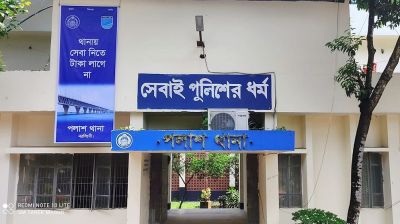 সড়কের পাশে বস্তায় যুবকের লাশ