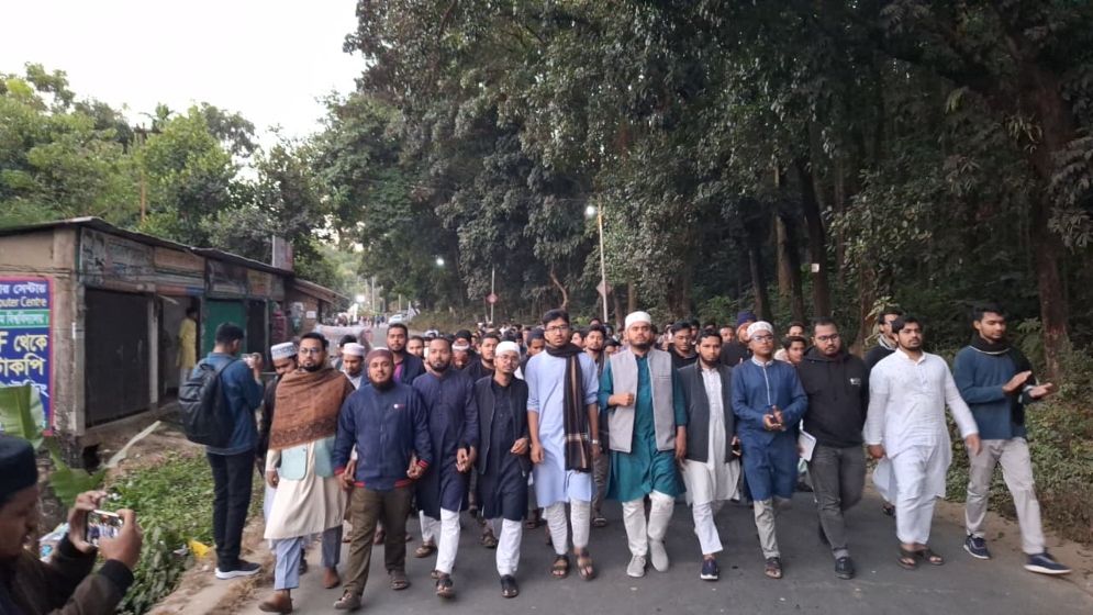 হাদির ওপর গুলিবর্ষণের প্রতিবাদে চাকসুর বিক্ষোভ