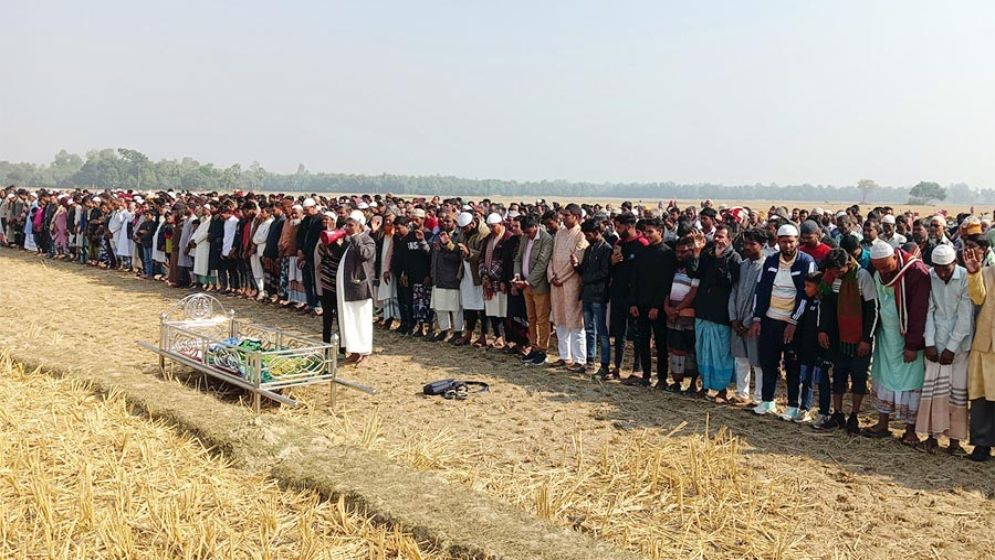 অশ্রুসিক্ত নয়নে শিশু সাজিদকে বিদায় জানাল এলাকাবাসী