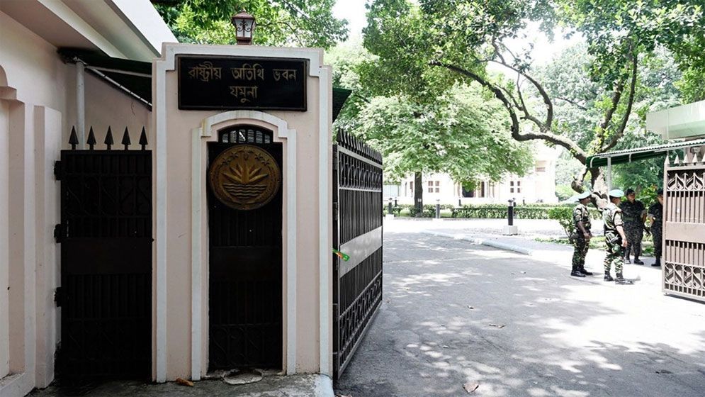 বিএনপিসহ ৩ রাজনৈতিক দলকে নিয়ে বিশেষ বৈঠকে প্রধান উপদেষ্টা