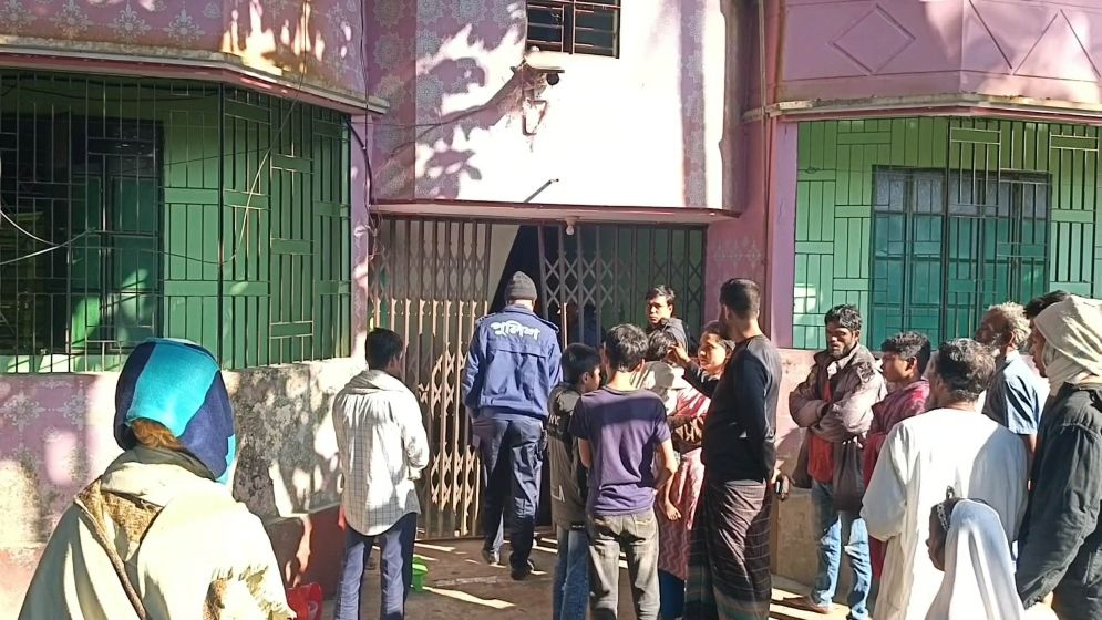 বাসায় ঢুকে হাতুড়ি দিয়ে পিটিয়ে বৃদ্ধাকে হত্যা